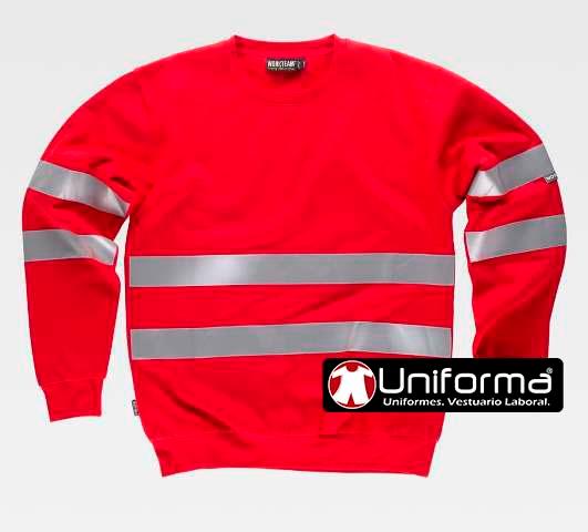 Sudadera de trabajo roja con cintas reflectantes de color gris personalizable con logo de empresa en uniforma