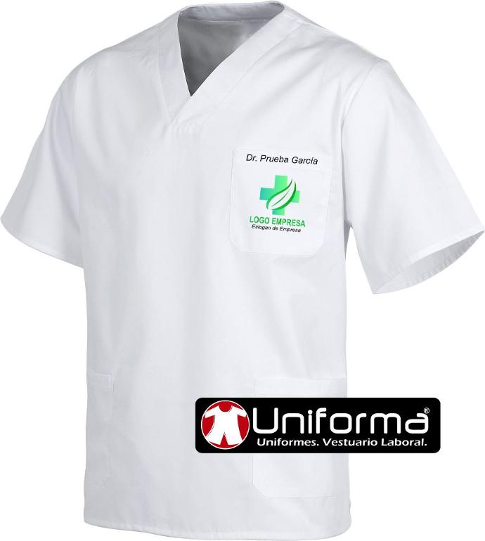 Casaca sanitaria cuello pico blanca personalizada con logo de empresa a todo color y con nombre en Uniforma 