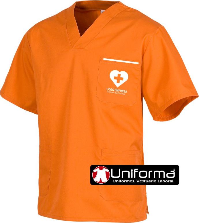 Casaca sanitaria de color naranja personalizada con log de empresa en uniforma
