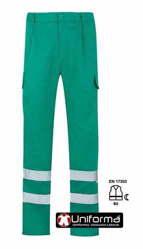 Pantalón de trabajo verde con bandas o cintas reflectantes de alta visibilidad personalizable con logo de empresa en uniforma