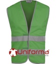 Chalecos de trabajo de color verde con Bandas Reflectantes de alta visibilidad, cierre central de velcro, modelo económico,  personalizable con logo de empresa en Uniforma.