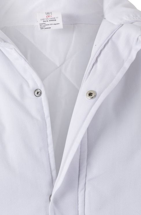 Chaqueta de trabajo blanca para la industria de la alimentación y manipuladores de alimentos contra Ambientes Fríos Sin Bolsillos exteriores acolchada y forrada de color blanco, personalizable con logo de empresa en uniforma - V256002