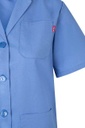 Bata de trabajo de mujer de manga corta con cierre de botones y cinta en la espalda de color azul celeste detalle bolsillos  - V907