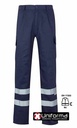 Pantalón de trabajo con bandas reflectantes de alta visibilidad en las perneras de tipo continuo, cosidas, multibolsillos, para mejorar la visibilidad del trabajador según la norma EN17353, personalizable con logo de empresa en uniforma - V159