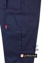 Pantalón de trabajo con bandas reflectantes de alta visibilidad en las perneras de tipo continuo, cosidas, multibolsillos, para mejorar la visibilidad del trabajador según la norma EN17353, personalizable con logo de empresa en uniforma